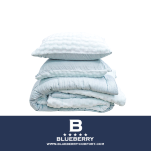 لحاف VELVET X STRIPES –من شركة بلو بيري - فخامة القطيفة : سماوي فاتح