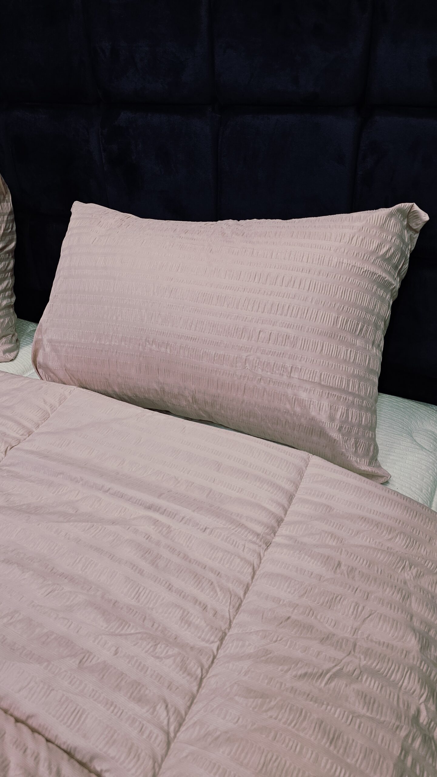 لحاف SEERSUCKER من بلو بيري | راحة فندقية فاخرة ولمسة أناقة في كل نوم - الصورة 2