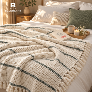 كوفرتة قطن أوف وايت وأخضر / Off White & Green – بلو بيري كمفورت